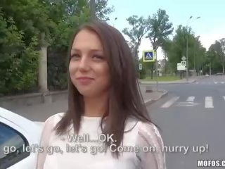 Afara fiică adolescenta roșcat inpulit în public